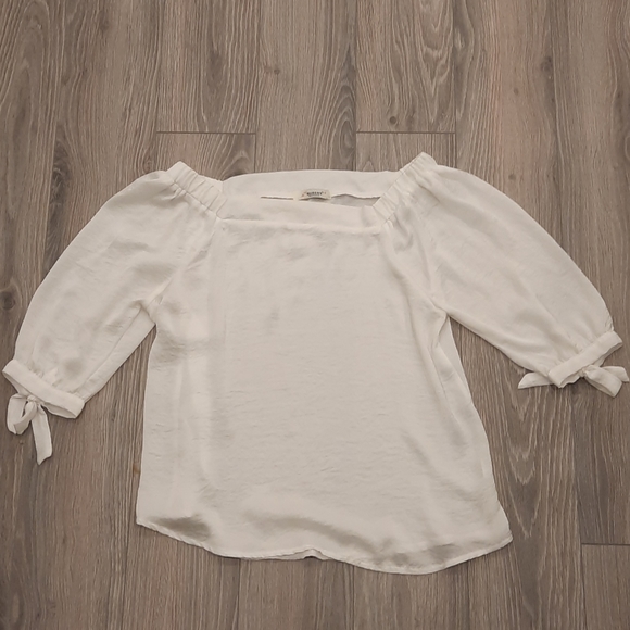 White off the shoulder blouse - Picture 1 of 5